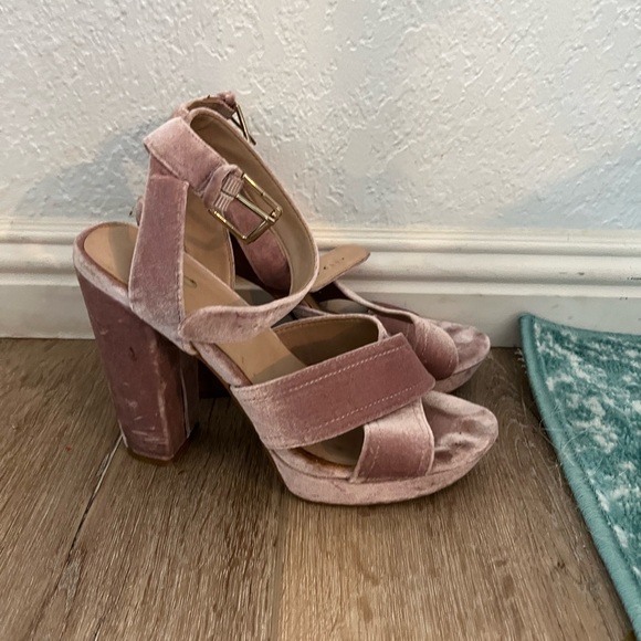 Velvet light pink heels size 8 - Picture 1 of 6
